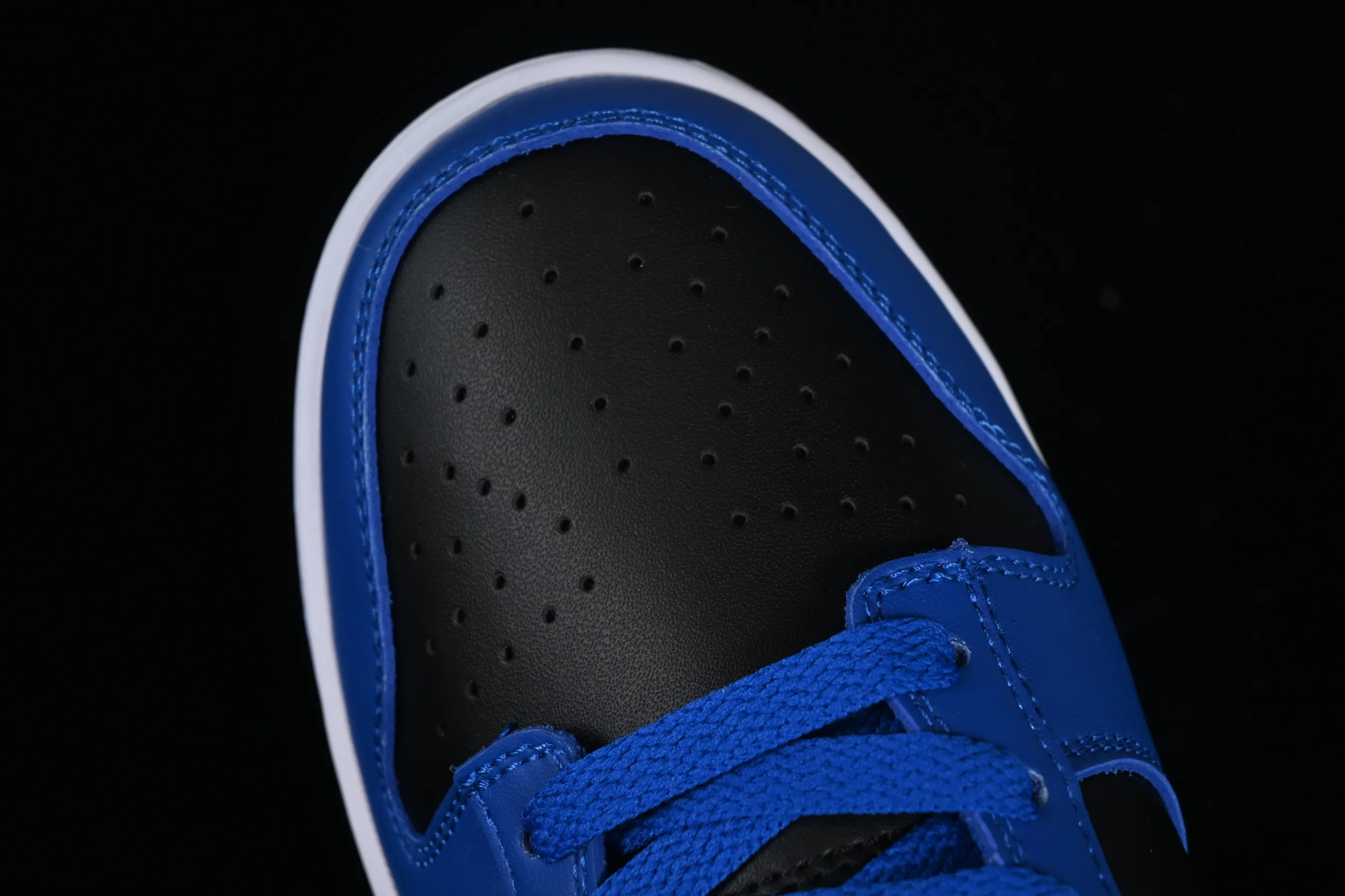 All categories Nk SB Dunk Series Nk SB Dunk Low low-top sneakers Nk SB Dunk Low black and blue color low-top casual sports skateboard shoes CW1590-001